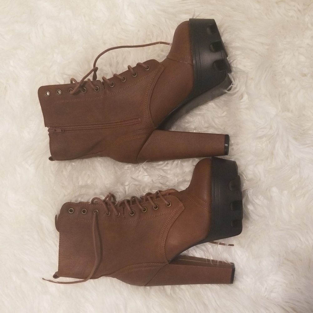 Wild Divas platform boots 10